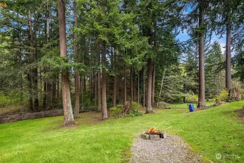 Exterior - 3905 108th St SE, Everett, WA 98208 photo 5 of 9