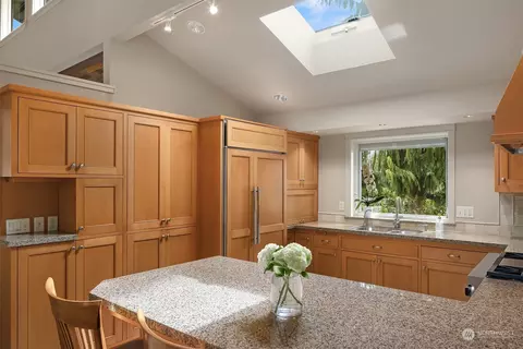 Kitchen - 3905 108th St SE, Everett, WA 98208 photo 2 of 2