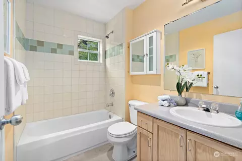 Bath - 1733 28th Ave S, Seattle, WA 98144 photo 2 of 2