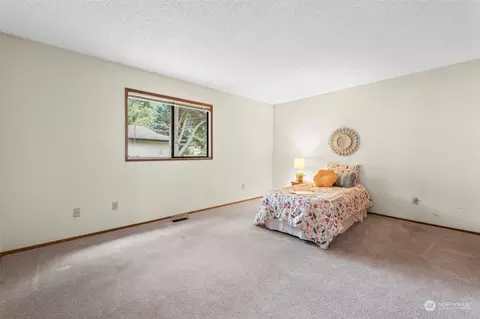 Bedroom - 177 Fairway Dr, Sequim, WA 98382 photo 3 of 3