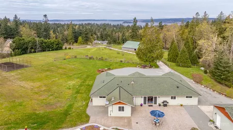 618 Cheryl Dr, Camano Island, WA 98282