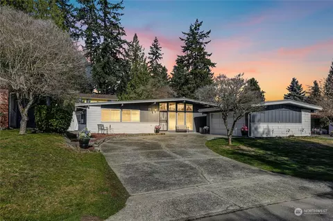 845 170th Pl NE, Bellevue, WA 98008