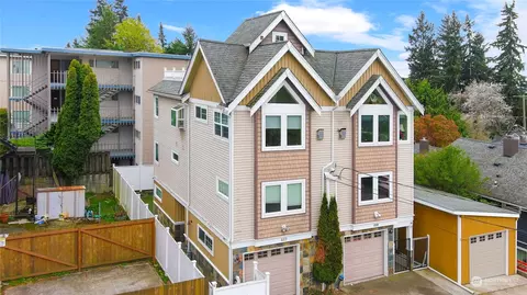 217 N 117th St, Seattle, WA 98133