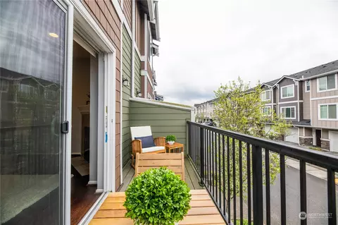 Exterior - 3345 30th Dr, Everett, WA 98201 photo 3 of 8
