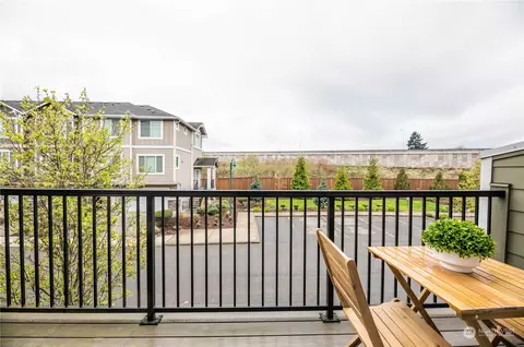 Exterior - 3345 30th Dr, Everett, WA 98201 photo 5 of 8