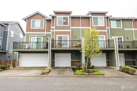 Exterior - 3345 30th Dr, Everett, WA 98201 photo 6 of 8