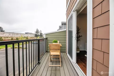 Exterior - 3345 30th Dr, Everett, WA 98201 photo 4 of 8