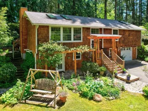 8815 71st St NW, Gig Harbor, WA 98335