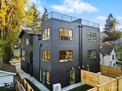 346 NE 55th St #B, Seattle, WA 98105