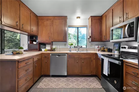 Kitchen - 17618 18th Dr SE, Bothell, WA 98012 photo 2 of 3