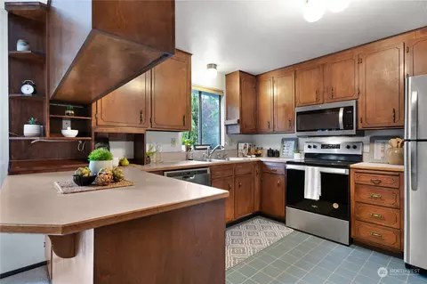 Kitchen - 17618 18th Dr SE, Bothell, WA 98012 photo 1 of 3