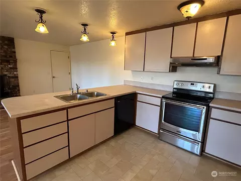 Kitchen - 91 S Solmar, Sequim, WA 98382 photo 3 of 3