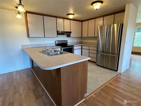 Kitchen - 91 S Solmar, Sequim, WA 98382 photo 2 of 3