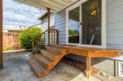 Exterior - 658 Juniper St, Walla Walla, WA 99362 photo 2 of 5