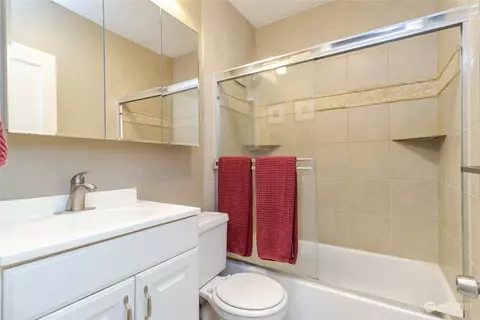 Bath - 658 Juniper St, Walla Walla, WA 99362 photo 1 of 1