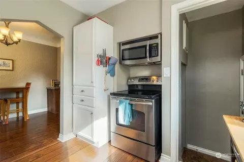 Kitchen - 658 Juniper St, Walla Walla, WA 99362 photo 2 of 3