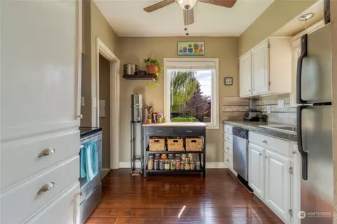 Kitchen - 658 Juniper St, Walla Walla, WA 99362 photo 3 of 3
