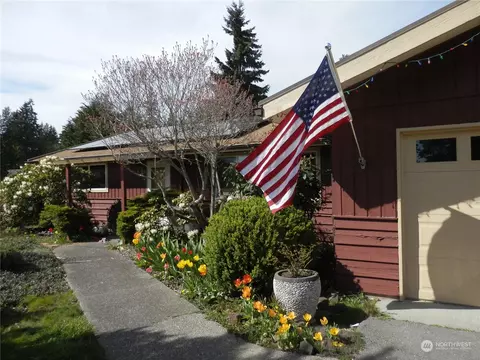3852 NE Pinecone Dr, Bremerton, WA 98310