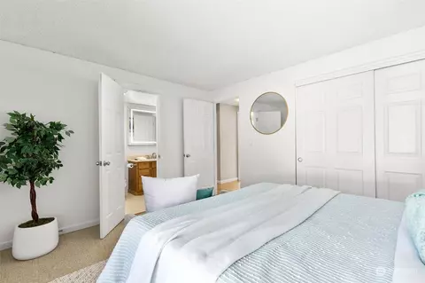 Bedroom - 15310 110th Pl NE, Bothell, WA 98011 photo 2 of 4