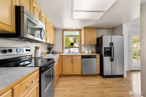 Kitchen - 15310 110th Pl NE, Bothell, WA 98011 photo 2 of 4