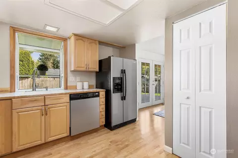 Kitchen - 15310 110th Pl NE, Bothell, WA 98011 photo 1 of 4