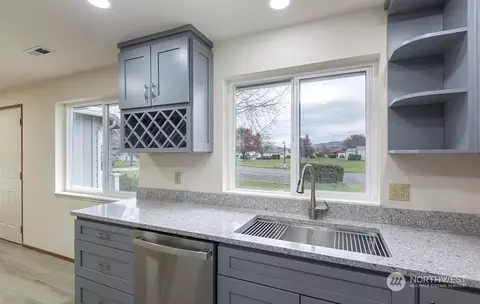 Kitchen - 100 Trowbridge Ct, Sequim, WA 98382 photo 3 of 6