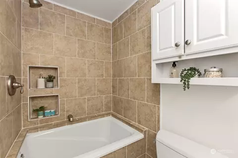 Bath - 3517 112th Pl SE, Everett, WA 98208 photo 5 of 5