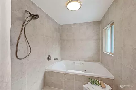 Bath - 3517 112th Pl SE, Everett, WA 98208 photo 2 of 5