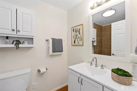 Bath - 3517 112th Pl SE, Everett, WA 98208 photo 4 of 5