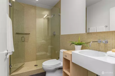 Bath - 505 36th Ave E, Seattle, WA 98112 photo 6 of 6