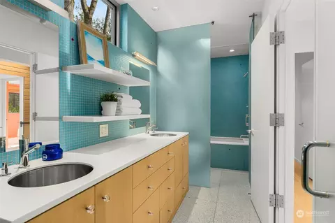 Bath - 505 36th Ave E, Seattle, WA 98112 photo 5 of 6