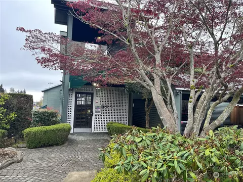 7924 212 St SW #204, Edmonds, WA 98026