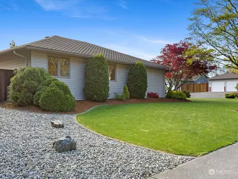 Exterior - 4313 125th Pl SE, Everett, WA 98208 photo 4 of 11