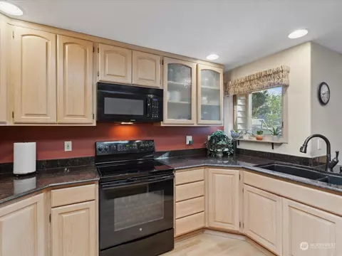 Kitchen - 4313 125th Pl SE, Everett, WA 98208 photo 1 of 3