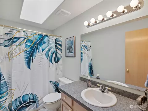 Bath - 4313 125th Pl SE, Everett, WA 98208 photo 3 of 3