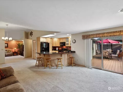 Living - 4313 125th Pl SE, Everett, WA 98208 photo 2 of 6