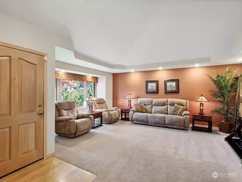 Living - 4313 125th Pl SE, Everett, WA 98208 photo 4 of 6