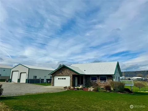 111 Sunset Dr, Electric City, WA 99123