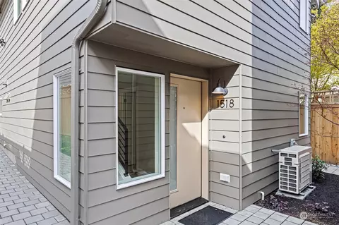 1518 NE 75th St, Seattle, WA 98115