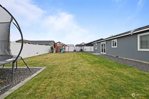 Exterior - 1035 E Mt Baker St, Othello, WA 99344 photo 3 of 4