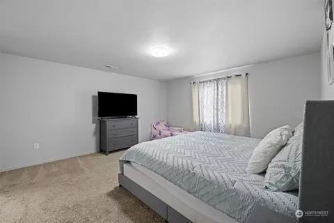 Bedroom - 1035 E Mt Baker St, Othello, WA 99344 photo 4 of 5