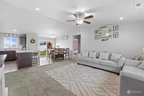 Living - 1035 E Mt Baker St, Othello, WA 99344 photo 1 of 4