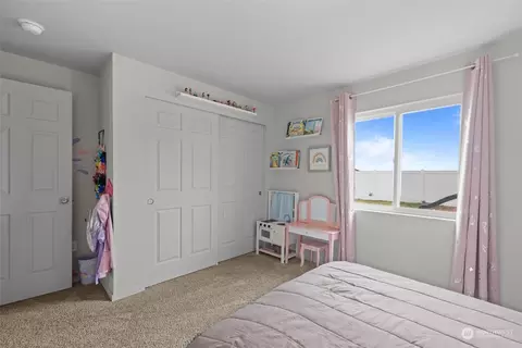 Bedroom - 1035 E Mt Baker St, Othello, WA 99344 photo 3 of 5