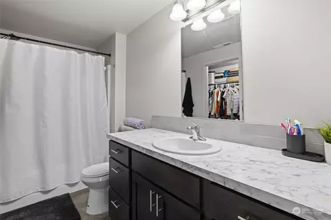 Bath - 1035 E Mt Baker St, Othello, WA 99344 photo 2 of 3