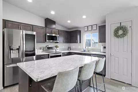 Kitchen - 1035 E Mt Baker St, Othello, WA 99344 photo 2 of 4