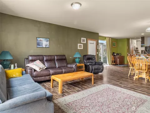Living - 256 Petersen Dr E, Enumclaw, WA 98022 photo 2 of 3