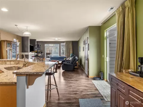 Kitchen - 256 Petersen Dr E, Enumclaw, WA 98022 photo 1 of 6