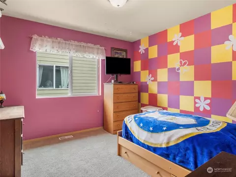 Bedroom - 256 Petersen Dr E, Enumclaw, WA 98022 photo 9 of 9
