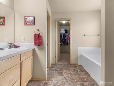 Bath - 256 Petersen Dr E, Enumclaw, WA 98022 photo 2 of 5