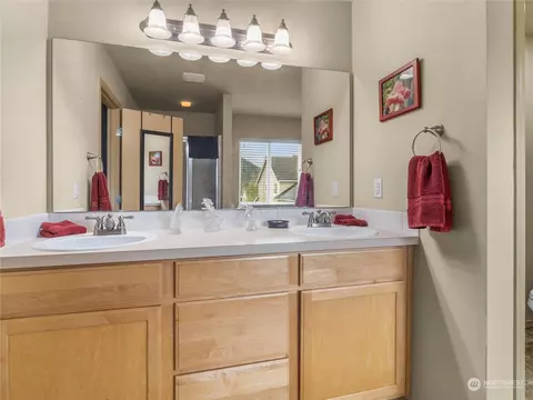 Bath - 256 Petersen Dr E, Enumclaw, WA 98022 photo 3 of 5